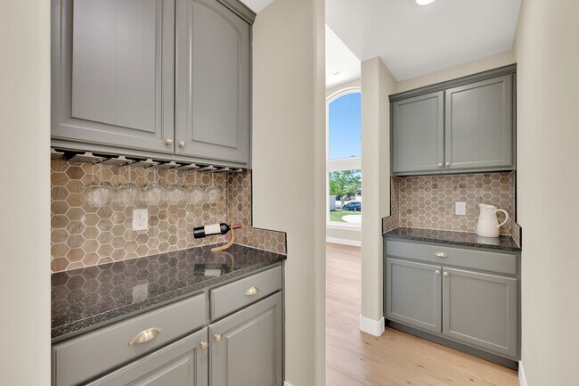 Building Photo - 4333 Park Hollow Ln