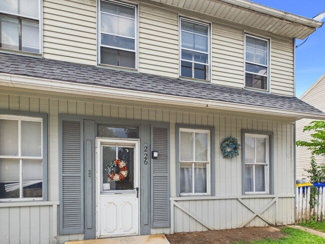 Building Photo - 226 W Simpson St