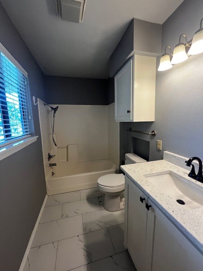 Building Photo - Carriage Oaks Townhouse for Rent