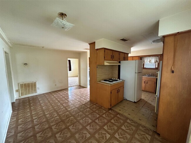 Building Photo - 2570 Stadium Dr