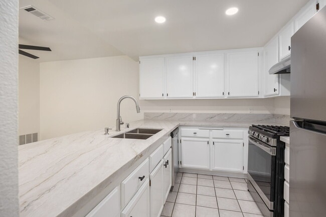 Building Photo - 243 Flame Tree Pl