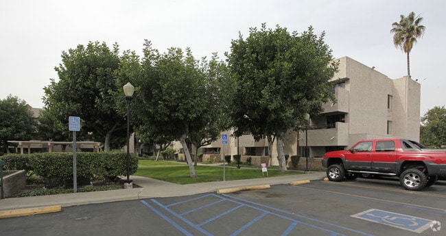 Building Photo - Amerige Villa