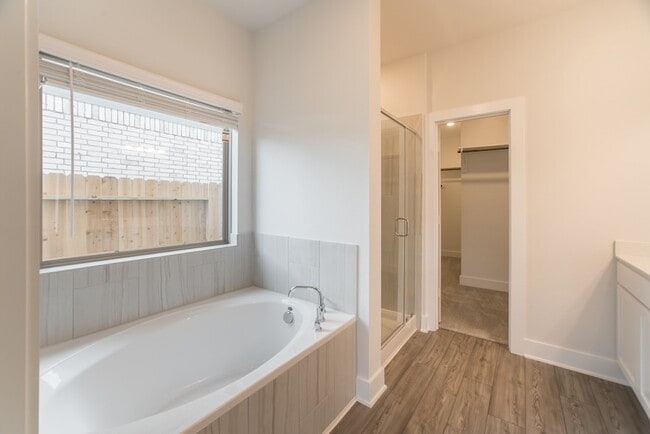 Building Photo - 10539 Preserve Wy