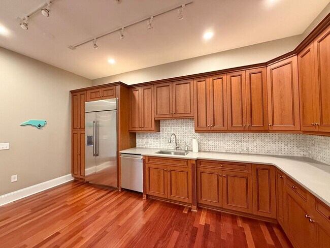 Building Photo - Luxurious Downtown Raleigh Condo with High...