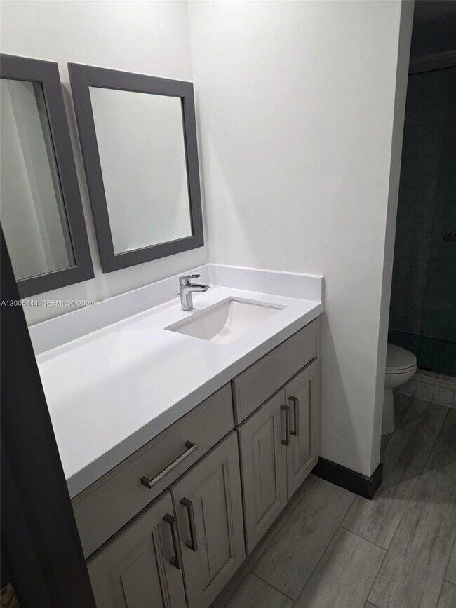 Building Photo - 660 Tennis Club Dr