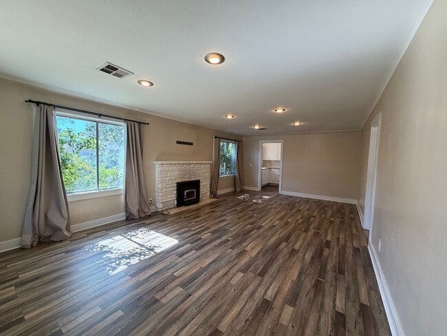 Building Photo - CHARMING HOME FOR RENT IN DOWNTOWN ST. GEORGE!