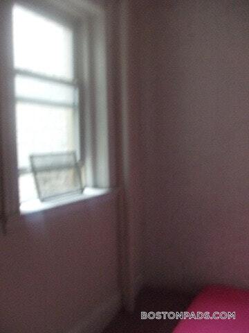 Building Photo - 55 Park Dr