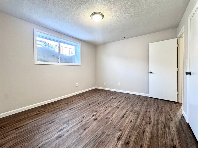 Building Photo - 50-58-58 Walnut St