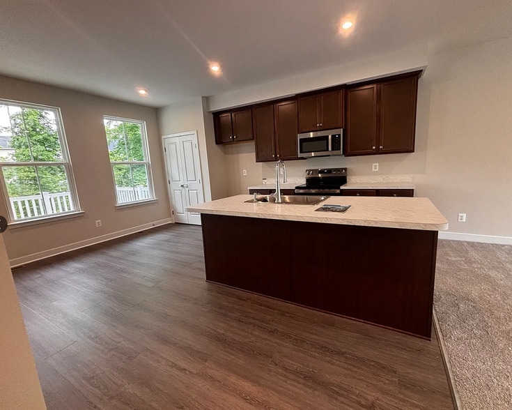 Building Photo - 1815 Bergerac Ct