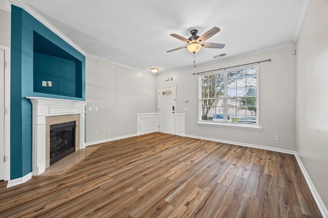 Building Photo - "Charming 2-Bedroom Townhouse Retreat in B...