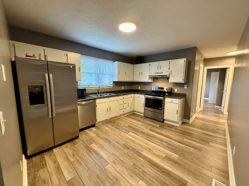 Building Photo - 801 Grand St