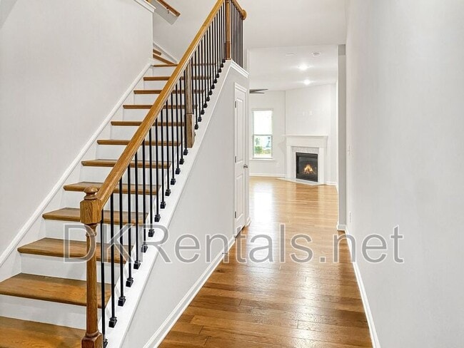 Building Photo - 2650 Quarterdeck Dr