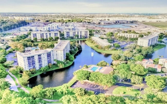 Building Photo - 2238 N Cypress Bend Dr