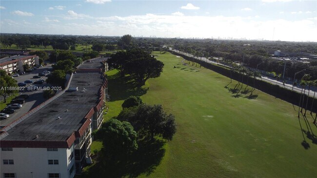 Building Photo - 9820 S Hollybrook Lake Dr