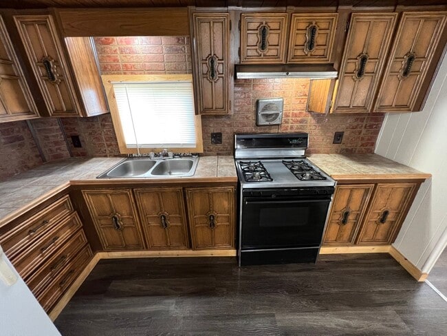 Building Photo - 2 Bedroom 1 Bath Updated Mobile Home in A ...