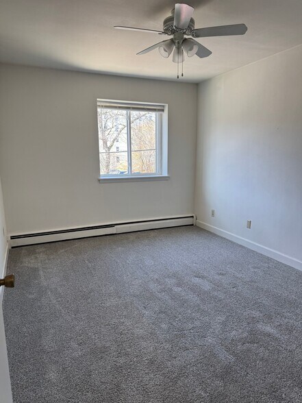 Building Photo - 2260 N Summit Ave