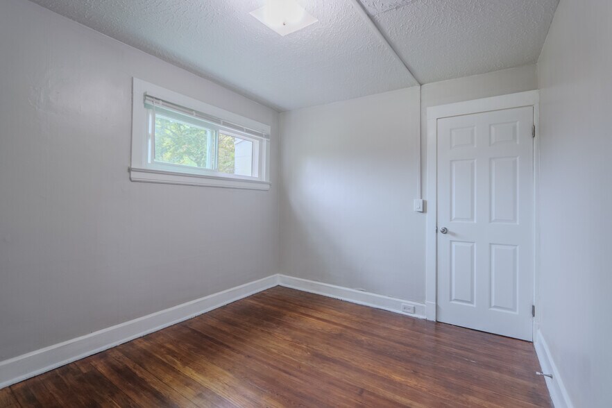 Building Photo - 3239 Clague Rd
