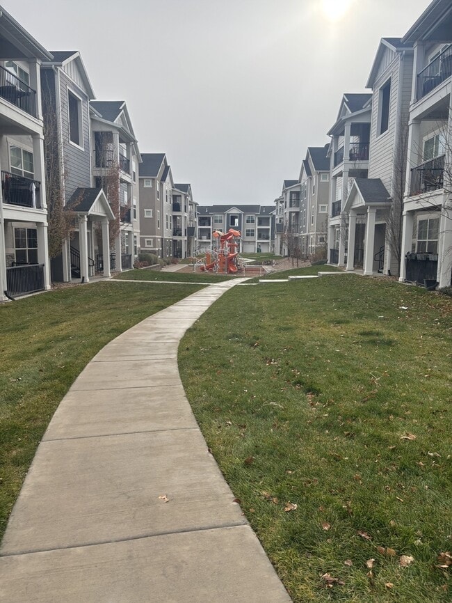 Building Photo - 3 bedroom condo in Herriman
