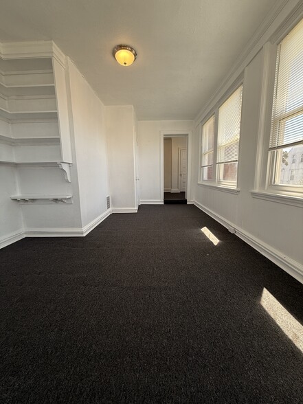 Building Photo - 1605 DeKalb St