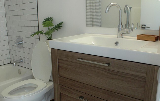 Building Photo - 3318 N 18th Ave