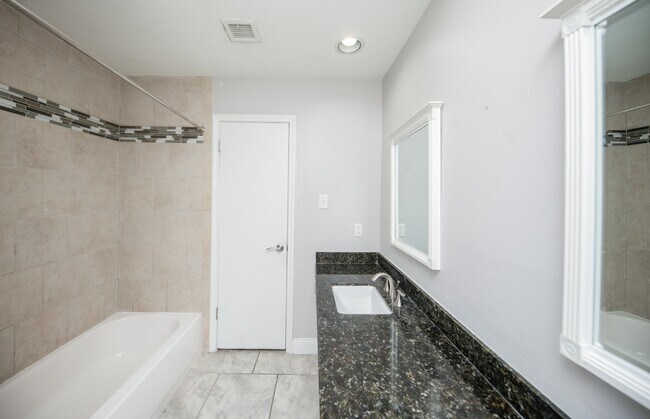 Building Photo - 2903 Pepperwood Dr