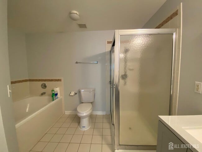 Building Photo - 120 Briarwood Dr