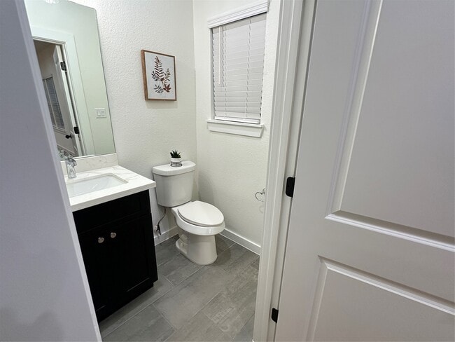 Building Photo - 6004 Bacher St