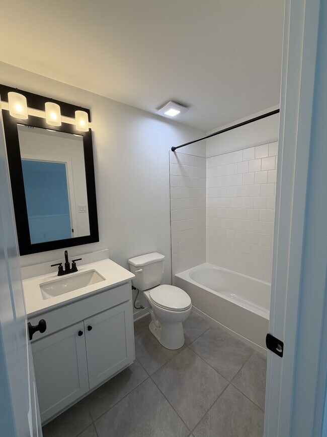 Building Photo - 228 Clement Lp