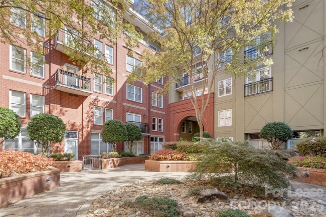 Building Photo - 1320 Fillmore Ave