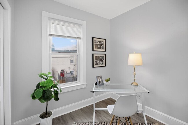 Building Photo - wonderful 3BR 1.5 Bath in the H st Corridor