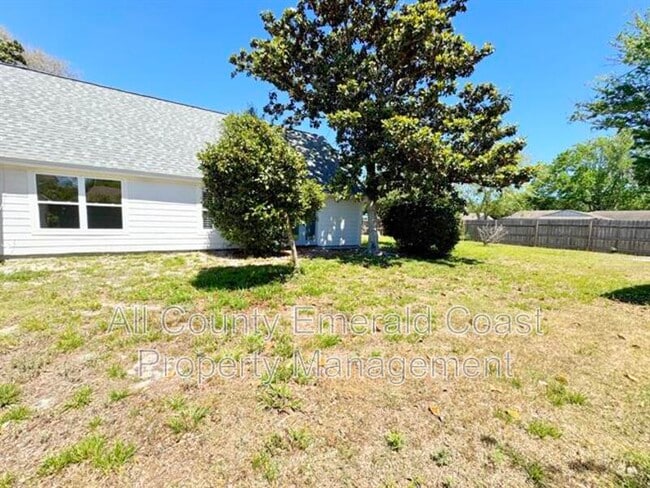 Building Photo - 710 Swan Ln