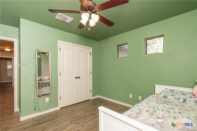 Building Photo - 1020 Woodland Bend Cir