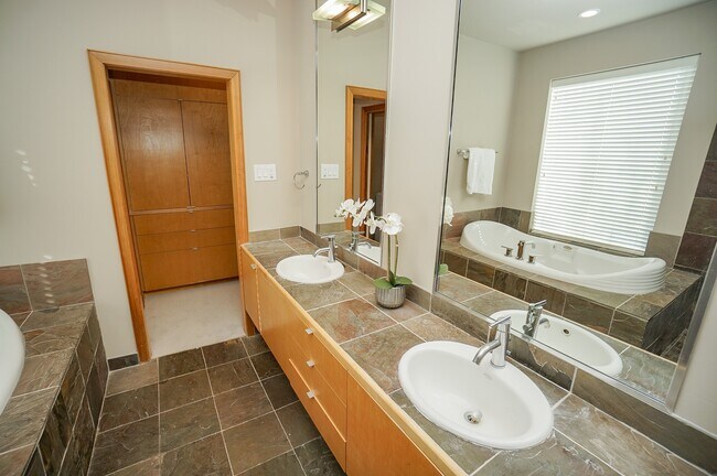 Building Photo - 228 Willard St