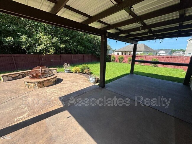 Building Photo - 438 Roanoke Dr