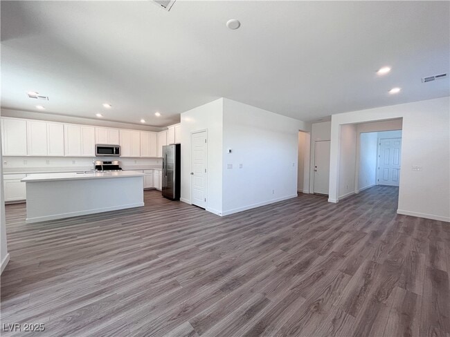 Building Photo - 2942 Gaffer Film St