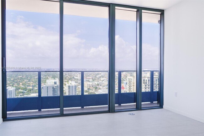 Building Photo - 1000 Brickell Plz