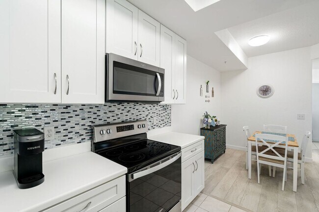 Building Photo - 9025 Colby Dr