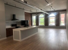 Building Photo - 222 S Main St
