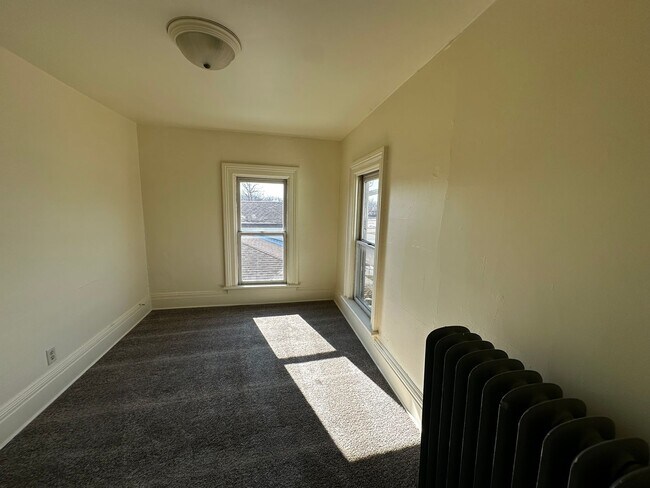 Building Photo - 16 N Washington St