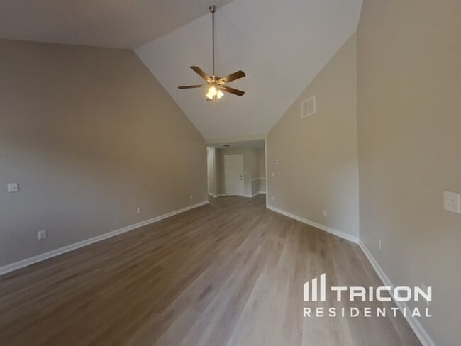 Building Photo - 2252 Red Rose Ln