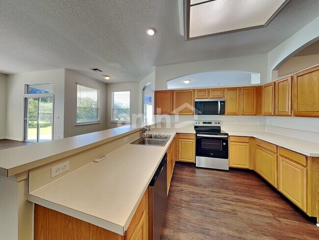 Building Photo - 341 Diana Ct