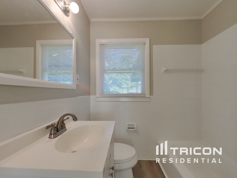 Building Photo - 7179 Carolyn Cir