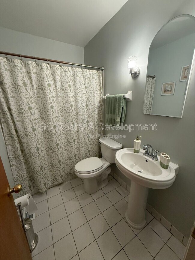 Building Photo - 111 Des Plaines Ave