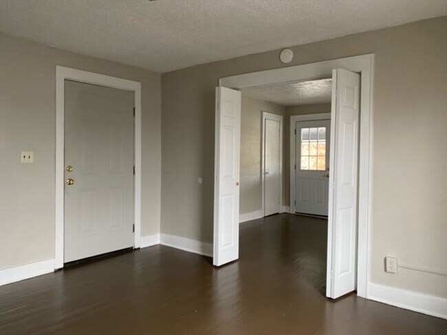 Building Photo - 299 N State St