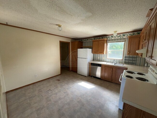 Building Photo - 3100 Cantabrian Dr