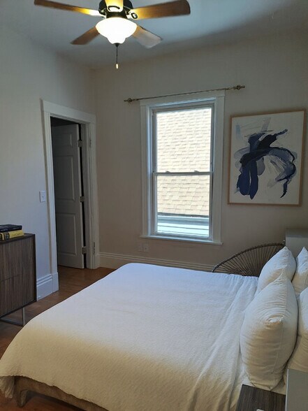 Bedroom 2 - 5034 N Western Ave