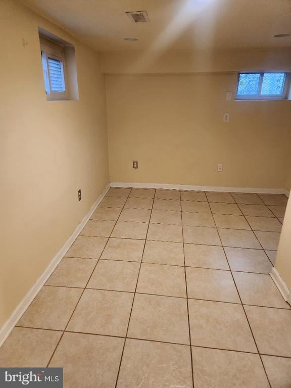 Building Photo - 1011 Nova Ave