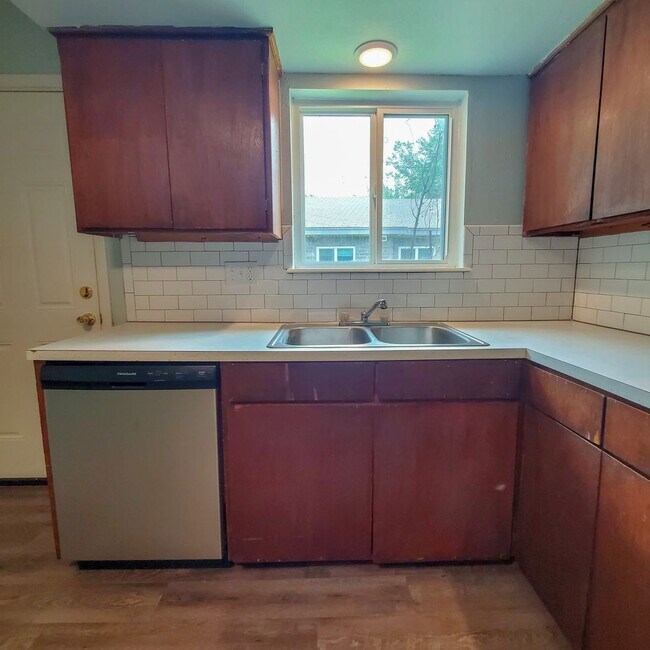 Building Photo - 1117 E Parker St