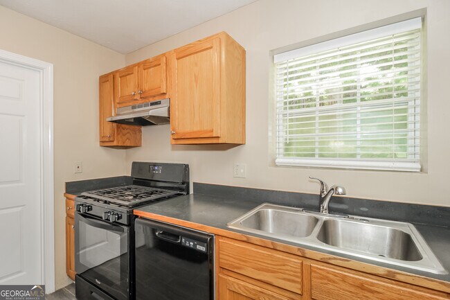 Building Photo - 571 Cardell Cir SE