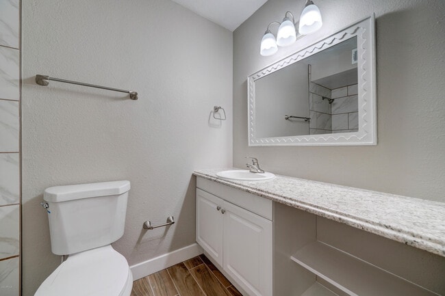 Building Photo - 5945 S Palm Dr